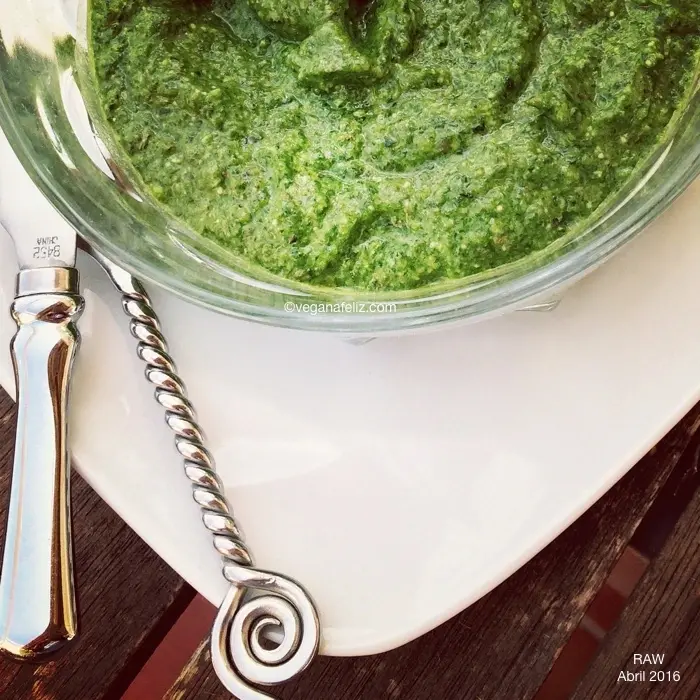 Pesto de Espinacas y Albahaca Pesto de Espinacas y Albahaca