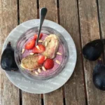 Chía con fresas y brevas