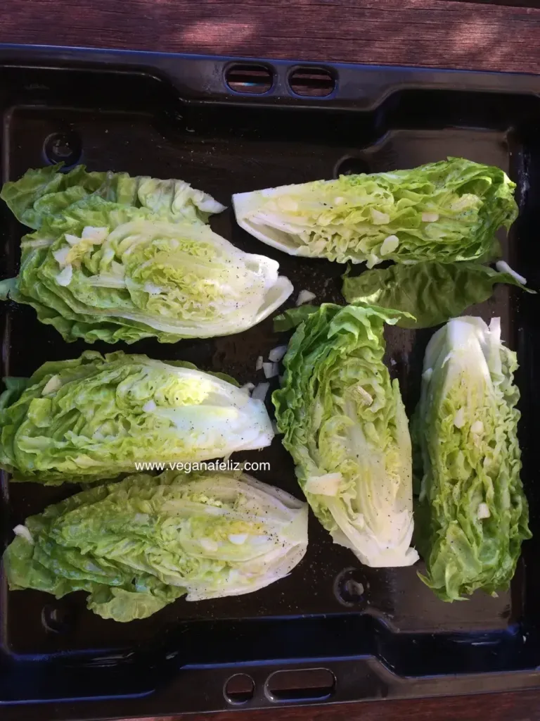 Lechuga asada con salsa de mostaza Lechuga asada con salsa de mostaza
