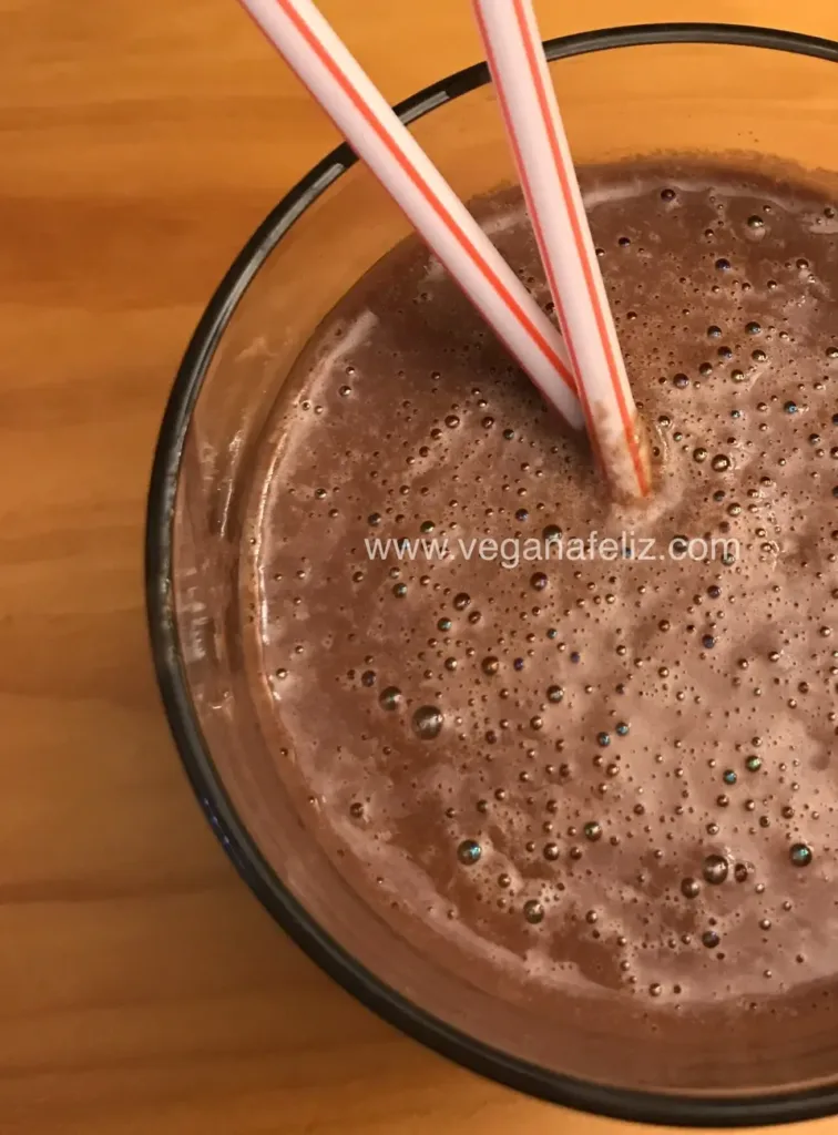 Batido especiado de aguacate y cacao Batido especiado de aguacate y cacao