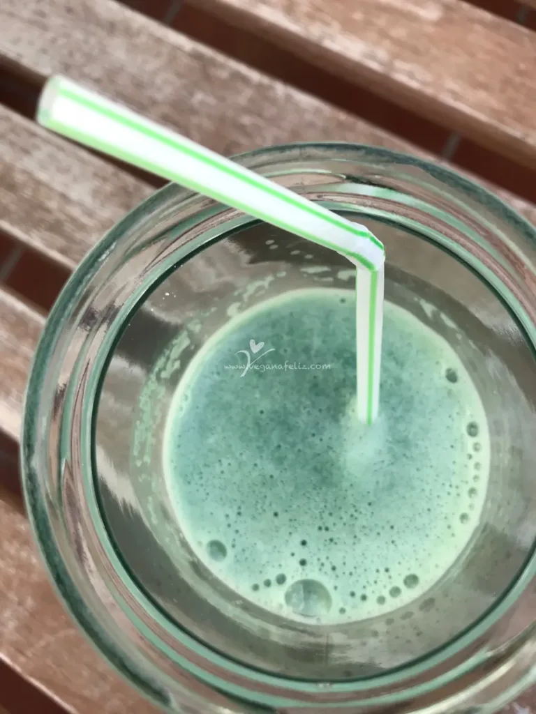 Smoothie manzana con spirulina Smoothie manzana con spirulina